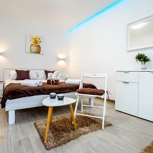 Nives In The Center - Free Parking Appartement Split